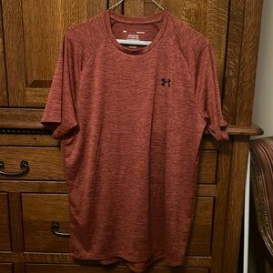 Men’s under Armour Tshirt size medium